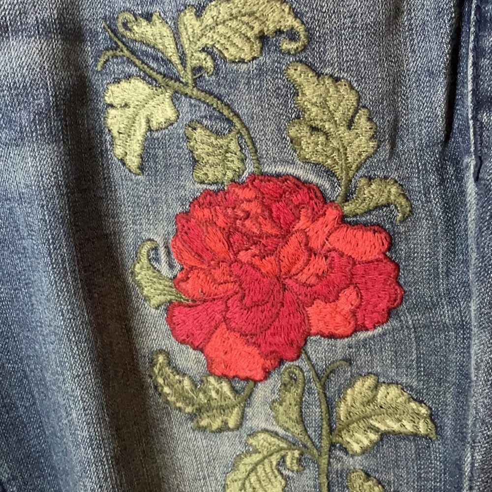 Code Bleu Embroidered Floral Jean - Picture 6 of 13